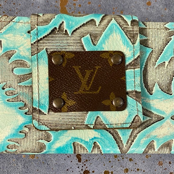 NWT Keep It Gypsy Turquoise Tooled Genuine Leather Wallet - Picture 16 of 16